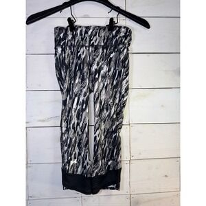 UNDER ARMOUR Women's  Black, White, Gray Printed Athletic Capri Leggings Sz. XS